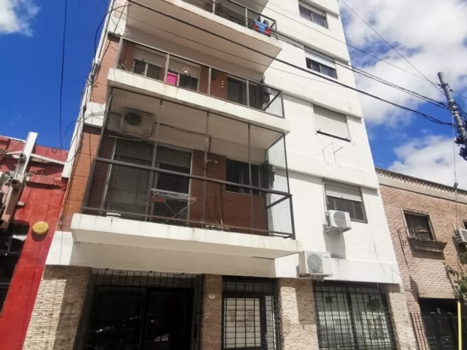 Departamento 2 ambientes al frente balcon 42m2 excelente estado