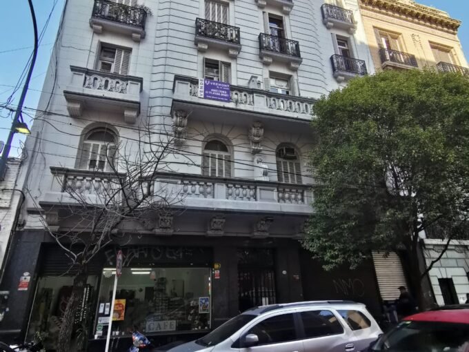 Departamento semipiso 4 ambientes con dependencia al frente balcon apto profesional