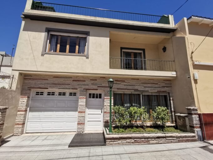 Casa ANDRETTO 4 ambientes suite garage 196m2 cubiertos