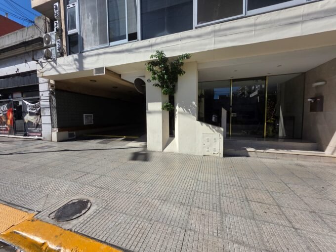 Cocheras disponibles cubiertas bajo costo mensual